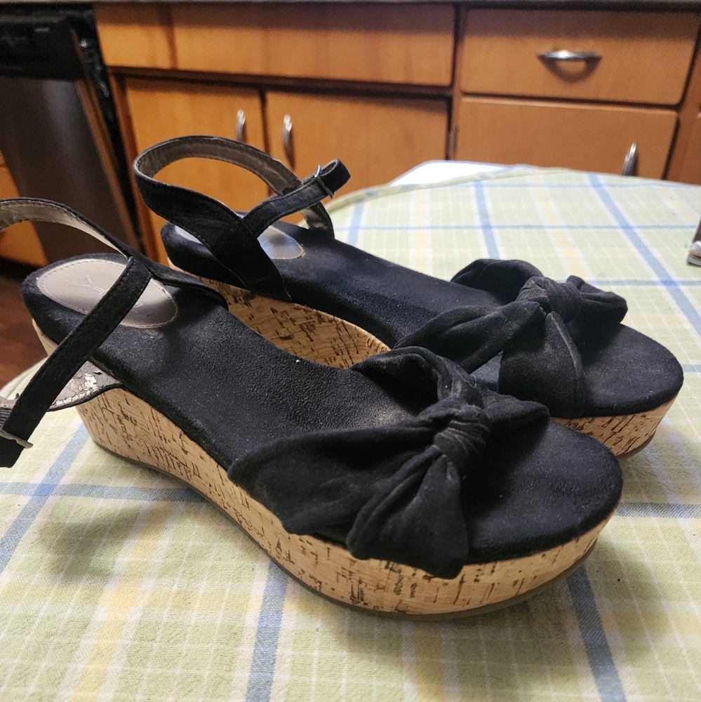 Women's sandals with cork heel.